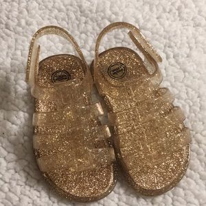 Gold sparkle jelly sandals for toddlers